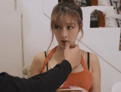 Наполнен эмоциями с новорожденной девушкой в ​​Интернете в первый раз, когда я встретился
