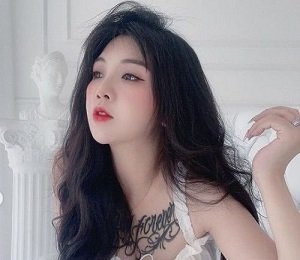 Phuong Min Sexy в игре животных пожимал плечами горячим любовником